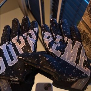 Supreme Black Gloves with White Logo and Water Droplet Prints